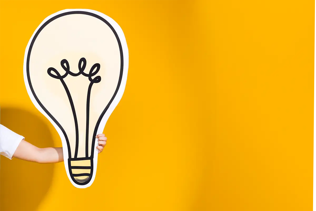 Illustration avec une ampoule pour expliquer la nuance les notions de sociétal et social